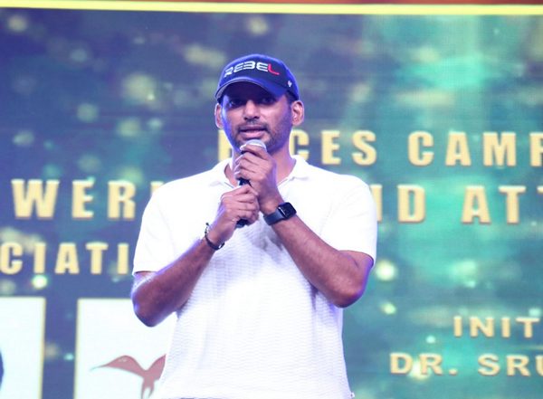 Entertainment News | Tamil Actor Vishal Condoles Loss of Stunt Artist Raju During Shoot of Pa Ranjith-Arya Film