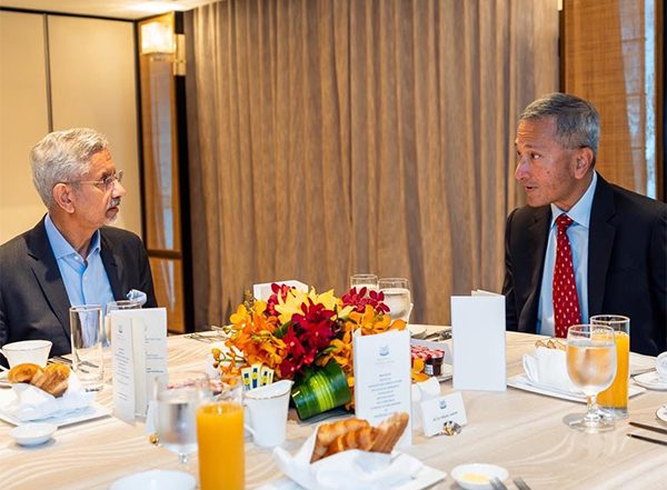 World News |   EAM Jaishankar Meets Singapore Top Brass, Reviews Progress of PM Modi's Earlier Visit