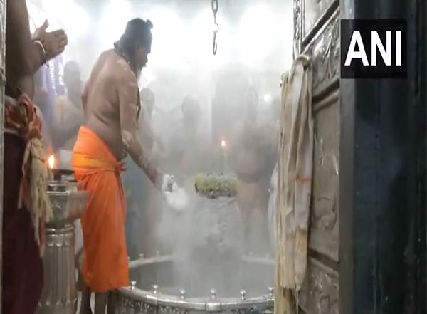 India News | Bhasma Aarti Performed at Ujjain's Mahakal Ujjain Temple on the First Monday of Sawan
