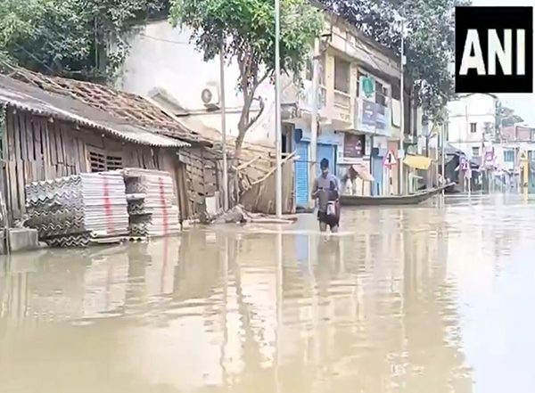 India News | West Bengal Rains: 3 Dead as Several Areas Flooded in Ghatal
