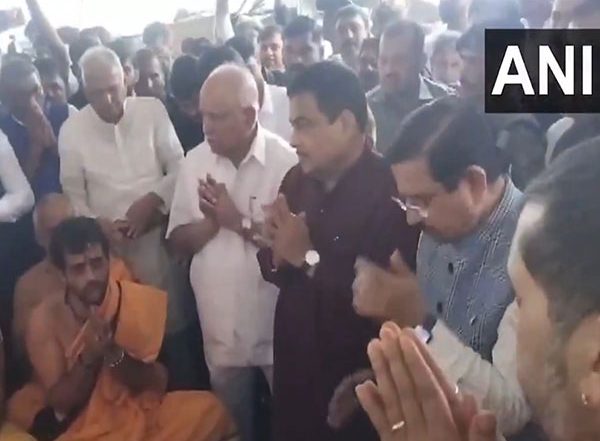 India News | Union Minister Nitin Gadkari Inaugurates Kalasavalli-Ambargondlu Bridge in Karnataka