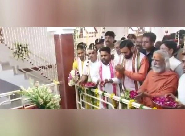 India News | Haryana CM Saini Pays Tribute to Swami Kalyandev Maharaj on His 21st Death Anniversary