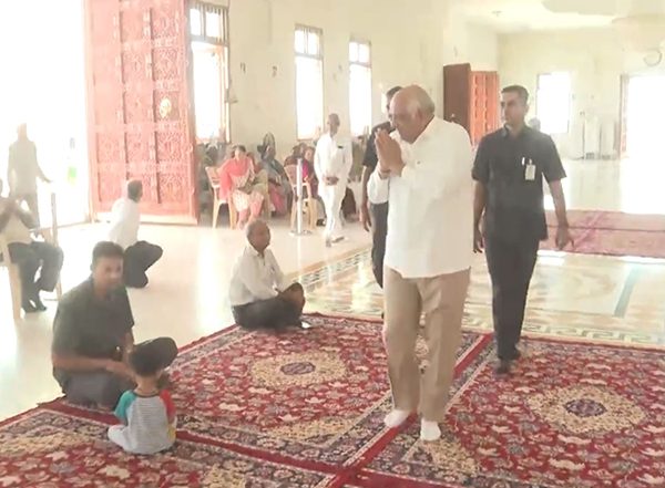 India News | Gujarat CM Bhupendra Patel Visits Adalaj Trimandir on 64th Birthday