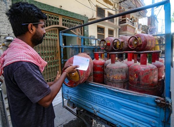 World News | Pakistan's Explosive Negligence: Half of LPG Tankers Operate Illegally, Endangering Millions