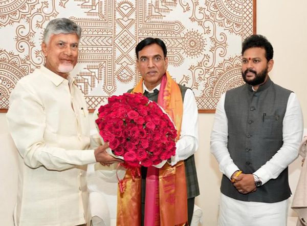 India News | New Delhi: AP CM Chandrababu Naidu Meets Union Minister Mansukh Mandaviya, Discusses Key Projects