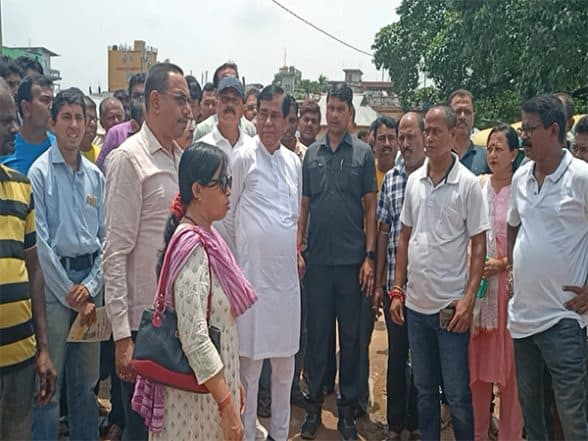 India News | Agartala Mayor Reviews Development Work at Lake Chowmuhani Market, Promises Modern Facilities for Vendors