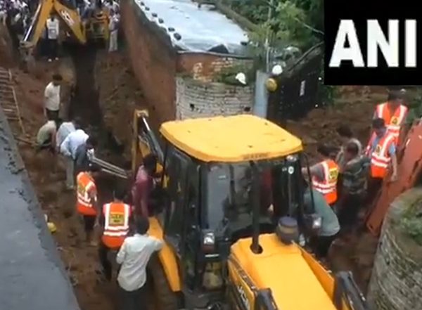 India News | Madhya Pradesh: Two Workers Die After Being Buried Under Soil