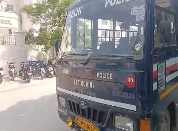 India News | Police Deployed Outside Multiple Schools in Delhi After Bomb Scare