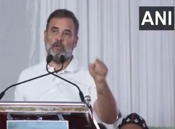 India News | Rahul Gandhi Pays Tribute to Former Kerala CM, Oommen Chandy