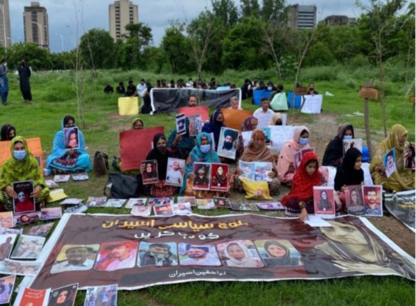 World News | Pakistan Accused of Silencing Baloch Voices as Families Protest Enforced Disappearances in Islamabad