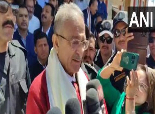 India News | Kavinder Gupta Takes Oath as Ladakh LG; Promises to Work Unitedly on Development