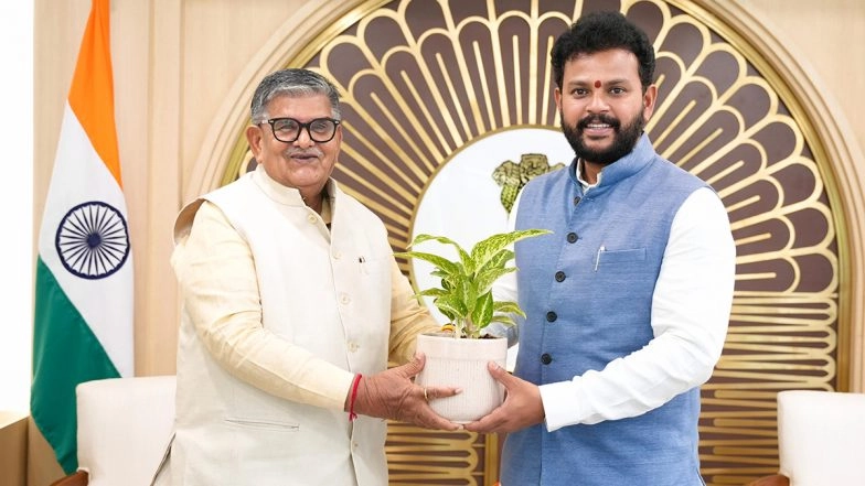 India News | Punjab Governor Meets Union Civil Aviation Minister to Discuss Enhanced Connectivity at Chandigarh Airport