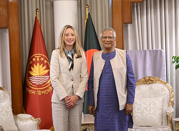 World News | SpaceX VP Lauren Dreyer Praises Bangladesh's Efficiency in Facilitating Starlink Launch