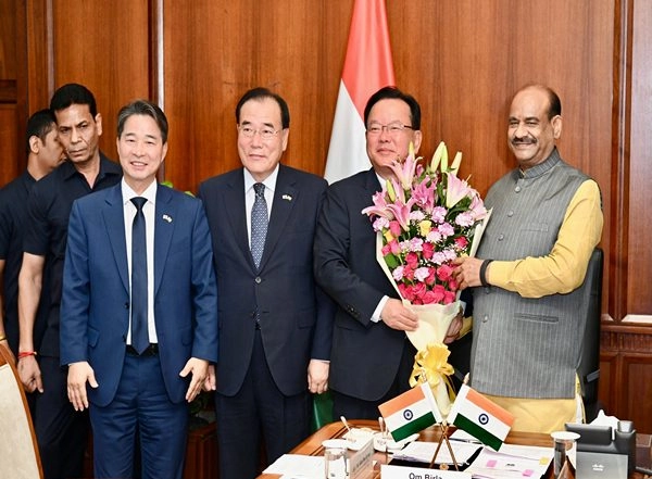 World News | Om Birla Meets Special Envoys from South Korea, Extends Wishes to Prez Lee Jae Myung