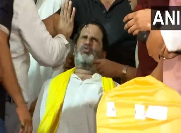 India News | Bihar: Jan Suraaj Founder Prashant Kishor Injured During Roadshow in Arrah