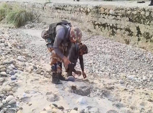 India News | J-K: Rusty Mortar Shell Found in Akhnoor, Defused by Police and Army