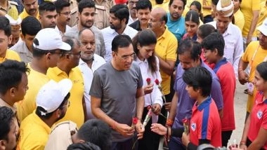 Sports News | Union Minister Mansukh Mandaviya Encourages Youth to Take Up Cycling for Fit and Drug-free India During Sundays on Cycle in Varanasi