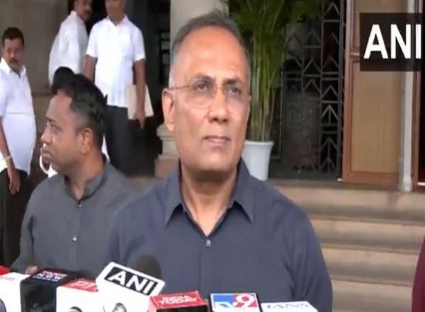 India News | Create Single Window System to Issue Official Permits for Red Stone Mining in Dakshina Kannada District: Karnataka Minister Dinesh Gundu Rao