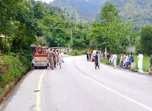 World News | Transporters Protest in PoJK's Jhelum Valley over Unauthorised Vehicles and Fines