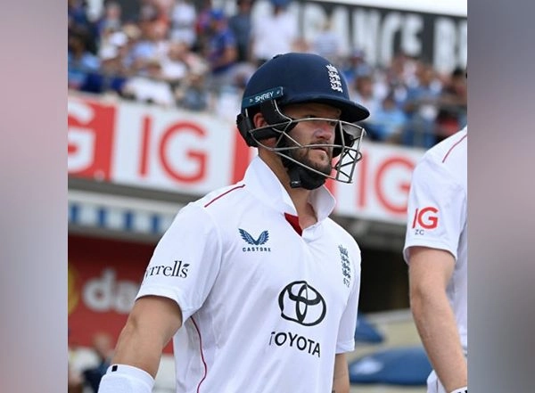 Sports News | Duckett, Crawley Give England Solid Start After India Bundle out for 358 (Day 2 Tea)