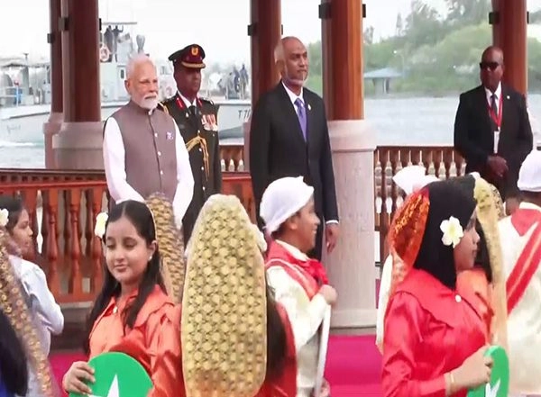 World News | PM Modi Accorded 21-gun Salute in Male; Maldives Prez Joins in Ceremonial Welcome