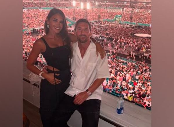 Entertainment News | Lionel Messi Wife Antonela Roccuzzo Attend Coldplay Concert Amid 'kiss Cam' Fiasco; Chris Martin Reacts