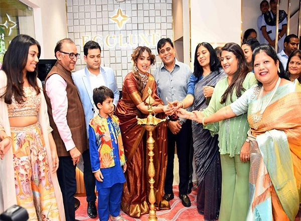 Business News | Actress Tejaswi Madivada & Praveen Vedmutha Launched Ecoluxe's Diamond Jewellery Shop at MG Road, Vijayawada