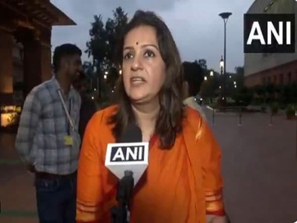 India News | PM Should Explain Why US is Taking Unilateral Decisions: Shiv Sena- UBT's Priyanka Chaturvedi After US Imposes 25 Per Cent Tariffs on India