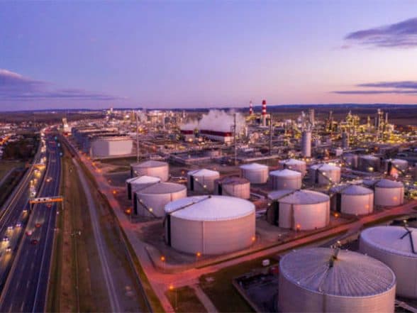 World News | US Sanctions Hit Indian Companies over Iran Oil Trade