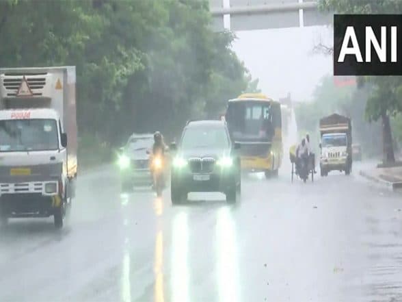 India News | Rain Lashes Parts of Delhi-NCR, IMD Predicts Light to Moderate Showers