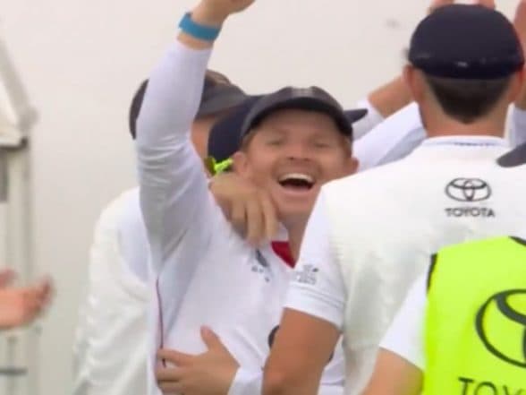 Sports News | Stokes Bursts into Laughter After England Stand-in Captain Pope Breaks DRS Jinx in 14th Attempt
