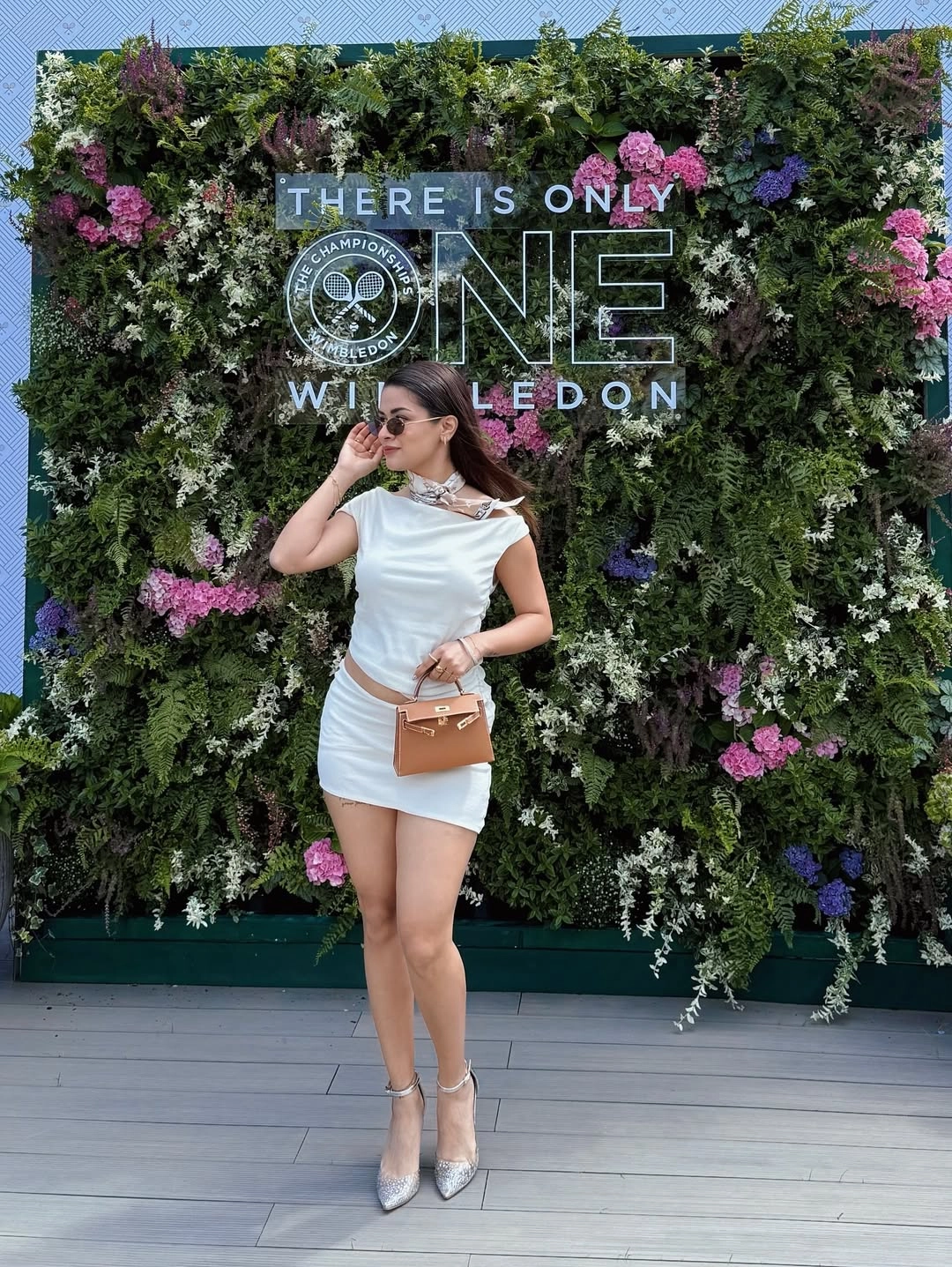 Her crisp, contemporary outfit set major summer style goals—fans and fashion blogs took notes.