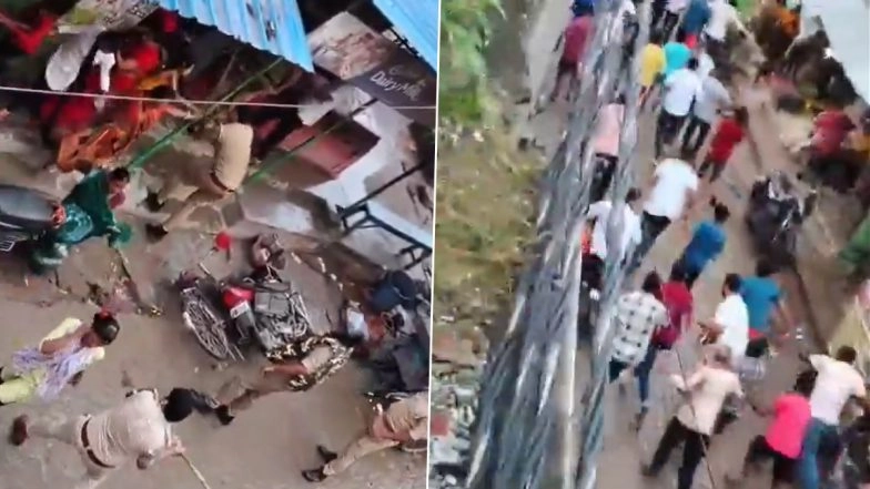 Ballia: Police Issue Clarification After Cops Lathicharge Women Protestors Demanding Compensation Following Death of Man Due to Electrocution in UP (Watch Videos)