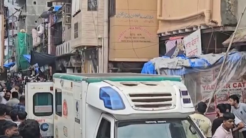 Mumbai Chawl Collapse: 3-Storey Chawl Collapses in Bandra's Bharat Nagar Area, 10 People Feared Trapped; Search and Rescue Operation Underway (Watch Video)