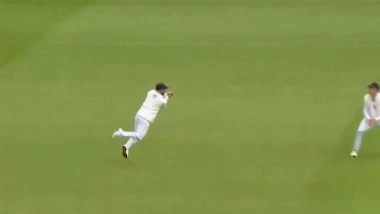 Ben Duckett Takes Superb Flying Catch To Dismiss Shardul Thakur on Day 2 of IND vs ENG 4th Test 2025 in Manchester (Watch Video)