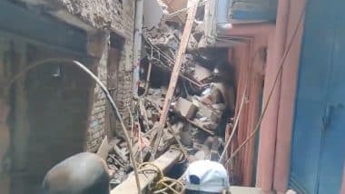 Delhi Building Collapse: 6 Dead, 8 Injured After Building Collapses in Seelampur; Rescue Operation Underway (Watch Videos)