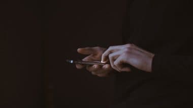 Gay Date Goes Wrong in Varanasi: Man Clicks Nude Photos of Doctor, Extorts INR 8 Lakh After Victim Connects With Him on Gay Dating App
