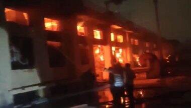 Ghaziabad Fire: Massive Blaze Erupts at Paper Factory in Uttar Pradesh, Fire Tenders Present at Spot (Watch Video)