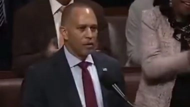 House Democratic Leader Hakeem Jeffries Breaks Record for Longest House Floor Speech in US History, Speaks for 8-Hour 44-Minutes Against Donald Trump's Big Beautiful Bill (Watch Videos)