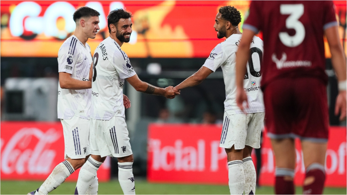 Football News Where To Watch Manchester United Vs Bournemouth Premier Manchester United Players Celebrate A Goal 