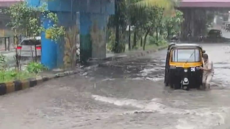Navi Mumbai Rains: Heavy Rainfall Lashes Maharashtra's City, Triggers Waterlogging in Several Parts (Watch Videos)