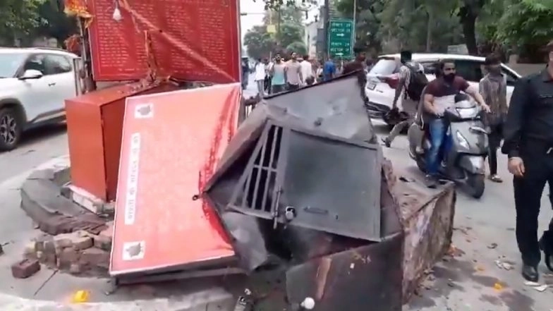 Noida Road Accident: Speeding Car Collides With Temple, Hits Several Vehicles in Uttar Pradesh; Disturbing Video Surfaces