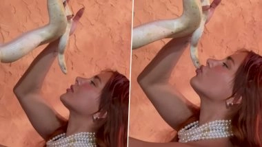 One Girl One Snake One Kiss Viral Video: Laura Leon aka The Snake Girl Lets an Anaconda Kiss Her on The Lips, Watch Chilling Instagram Reel!