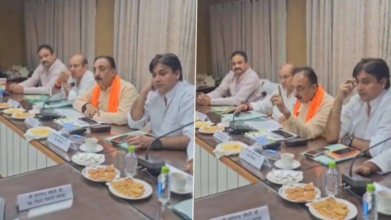 Saharanpur: BJP MLA Rajeev Gumber Removes INR 50,000 Cash From Pocket To Give Money to Officials of Electricity Department To Remove 2 Electric Poles in the Middle of Road (Watch Video)