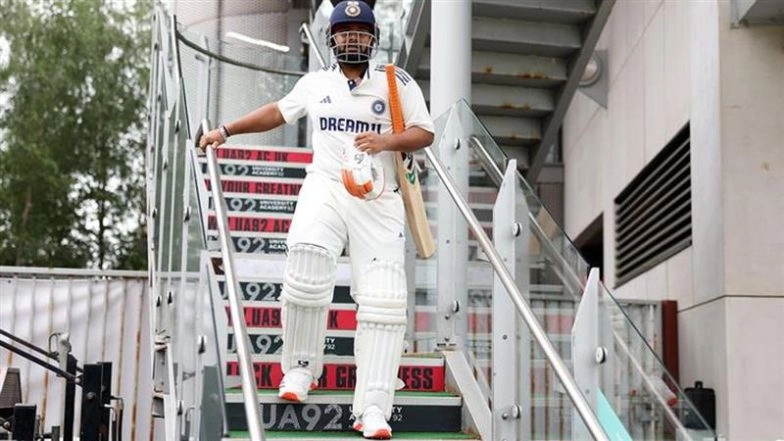 'Superhero with Superpowers' Netizens Laud Rishabh Pant After Wicketkeeper-Batter Comes Out To Bat Despite Foot Injury During IND vs ENG 4th Test 2025