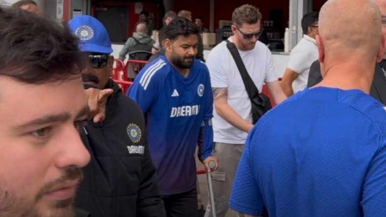 Rishabh Pant Arrives at Old Trafford on Crutches During IND vs ENG 4th Test 2025, Injured Wicketkeeper Available to Bat (See Pic)