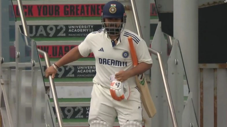 Rishabh Pant Walks Out To Bat on Day 2 of IND vs ENG 4th Test 2025 Despite His Foot Injury, Receives Loud Cheers From Fans at Old Trafford (Watch Video)
