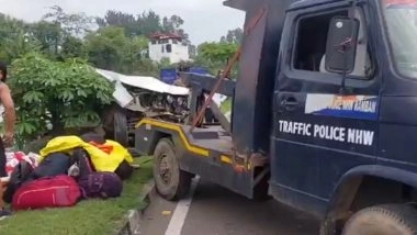 Udhampur Road Accident: 5 Injured As Truck Hits Car Carrying Amarnath Pilgrims in Jammu and Kashmir (Watch Video)