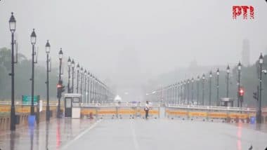 Delhi Rains: Heavy Rainfall Lashes Several Parts of City, Causing Waterlogging and Inconvenience for Commuters (Watch Videos)