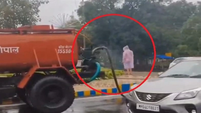 ‘Bhopal Does It Again’: Viral Video Shows Nagar Nigam Employees Watering Plants in the Rain, Netizens Take Jabs at Their ‘Commitment’